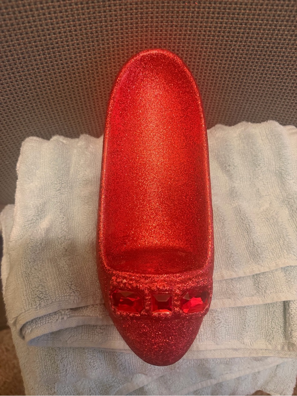Hallmark Wizard of Oz Ruby Slipper Ceramic Wine Bottle Holder